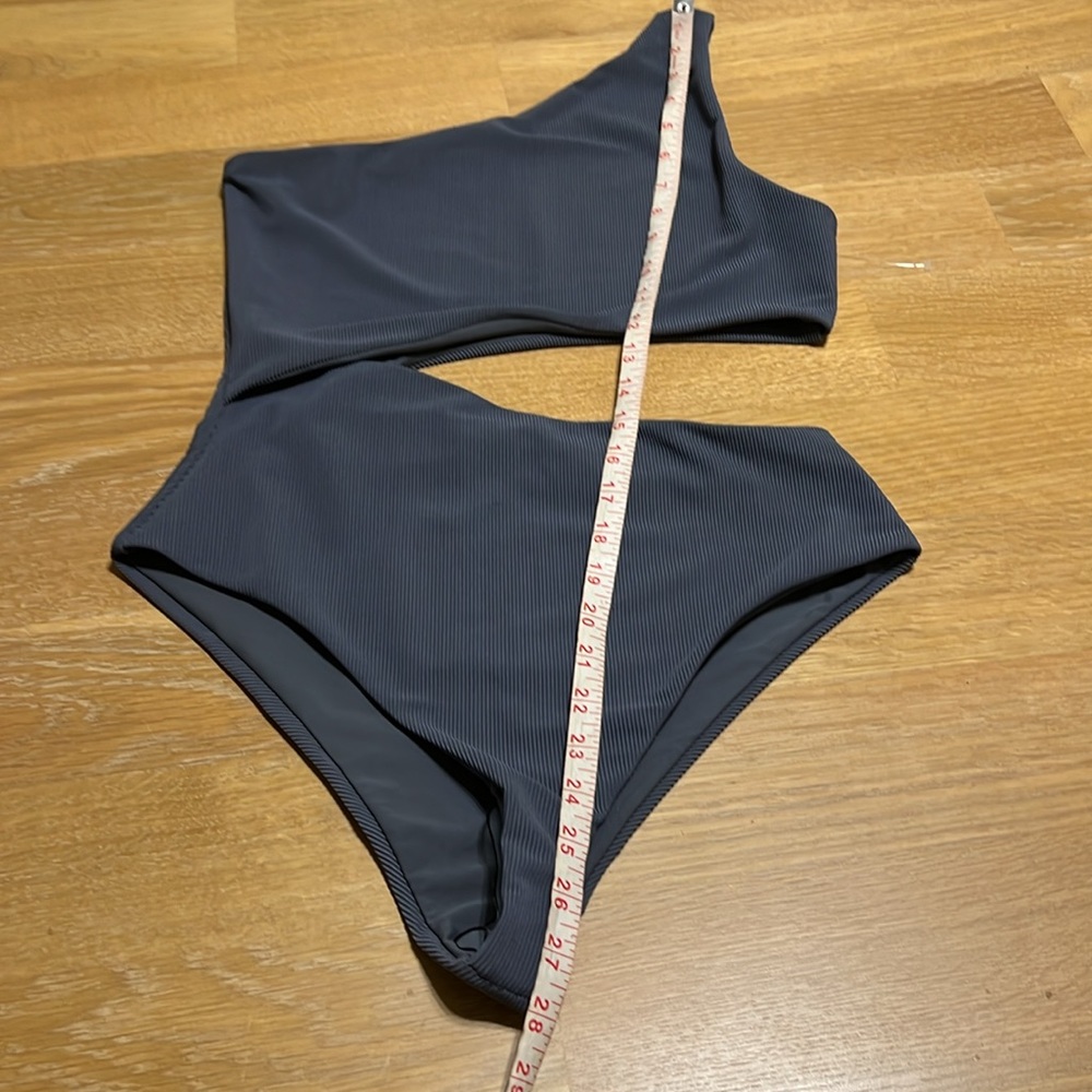 Beach riot cut out One-Shoulder Gray Swimsuit size Large NWOT - Picture 6 of 7